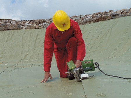 Сварочный автомат горячего воздуха TWINNY T USB применение в гидростроительстве